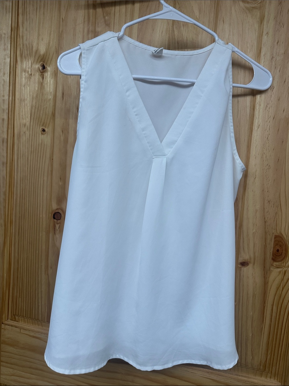 H&M White V-Neck Sleeveless Camisole